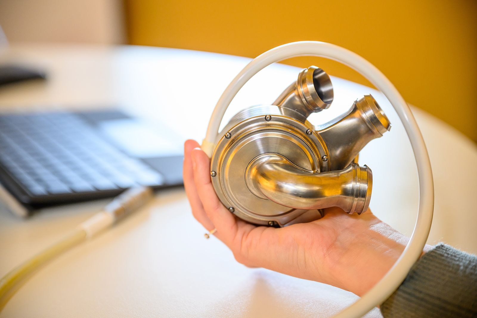 Bivacor - Implantation of a Total Artificial Heart (TAH)